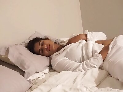 Desi Bhabi pounds ourselves in bed - Maya