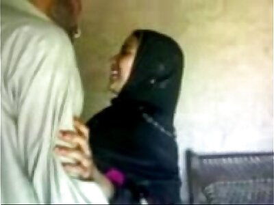 Indian muslim unshaded making out her bf