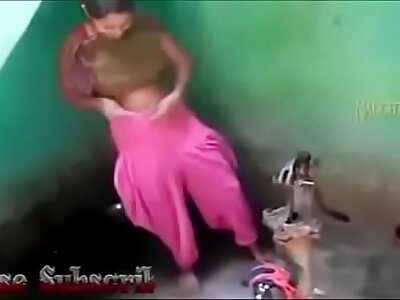 Indian village girl show vagina and arched লুকিয়ে ভাড়াটে আপুর গোসল 2017