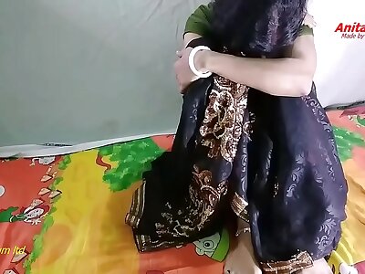 Indian bhabi screwing in hotel with Hindi audio
